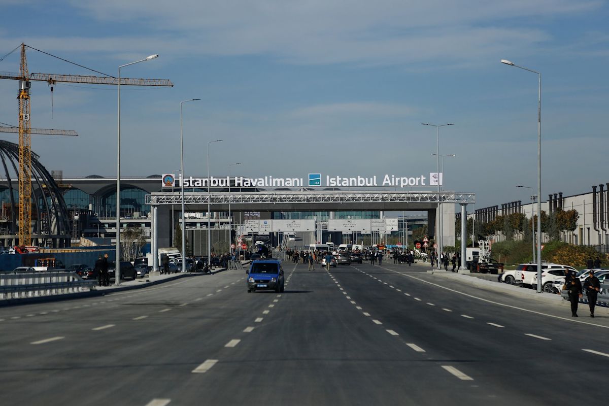 Iran threatens neighbours as US sanctions disrupt flights