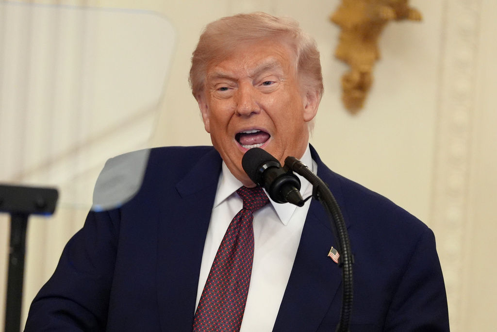 Trump Hints at Renaming US State After Lake America Name Swap