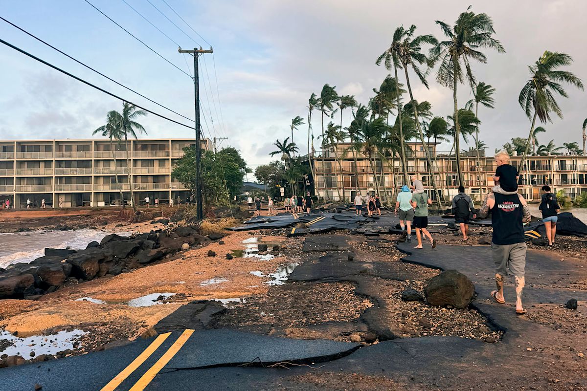 Hurricane Lowell leaves trail of destruction across Kauai