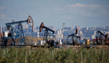 Oil prices extend gains as US and Iran trade fresh strikes