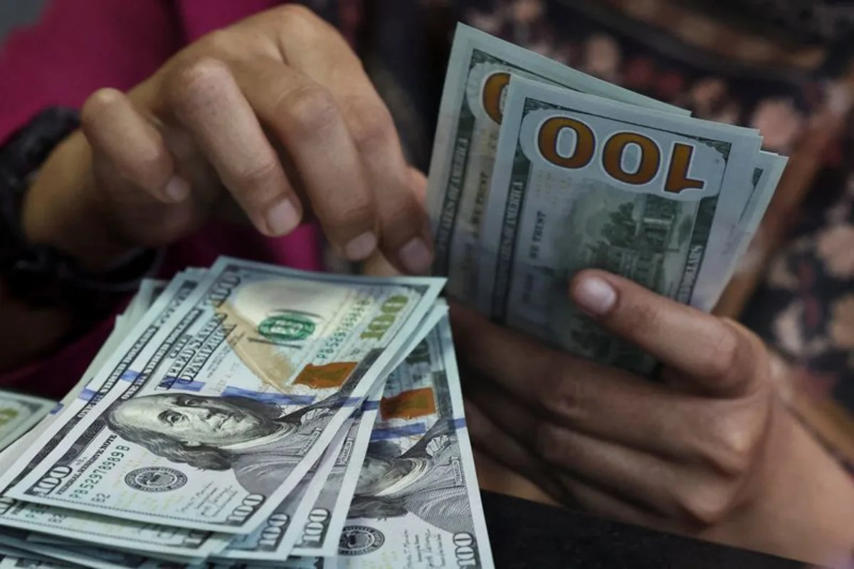 Dollar firms as US-Iran tensions lift oil, hawkish Fed bets build