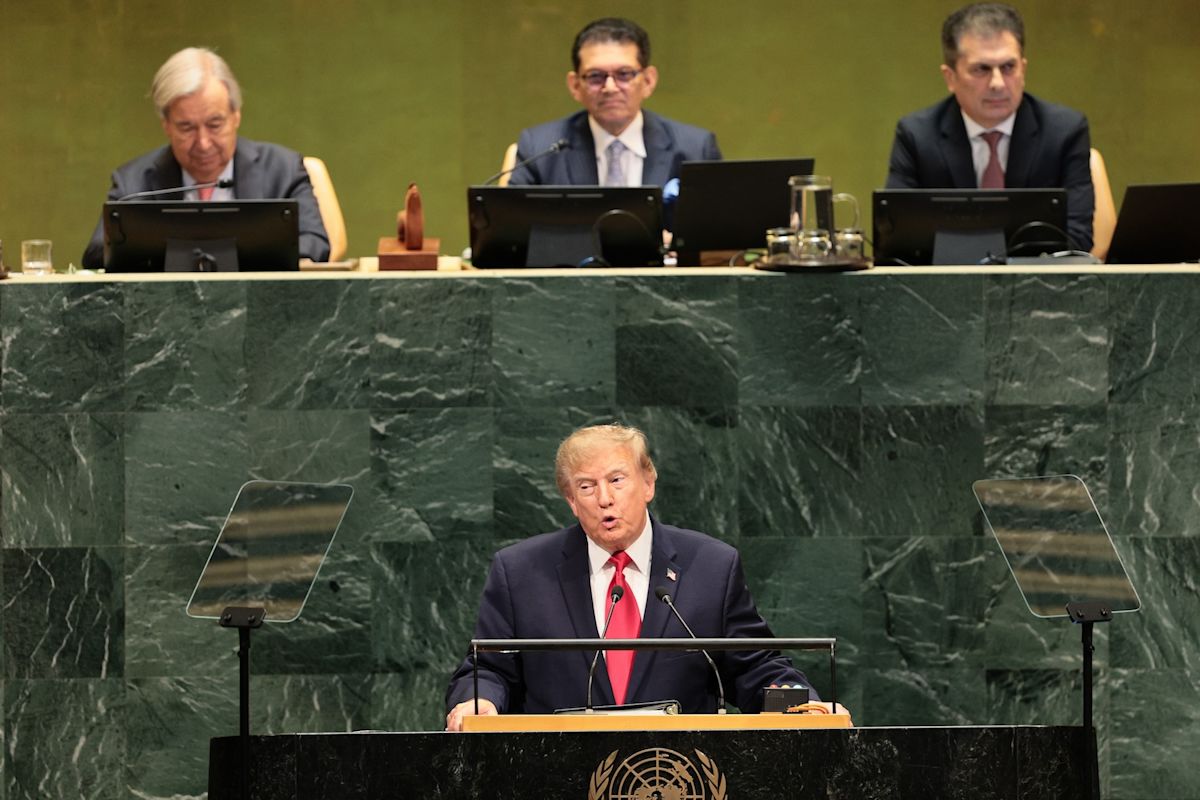 Trump Turns Up Pressure on Iran as Hormuz Shipping Remains in Limbo