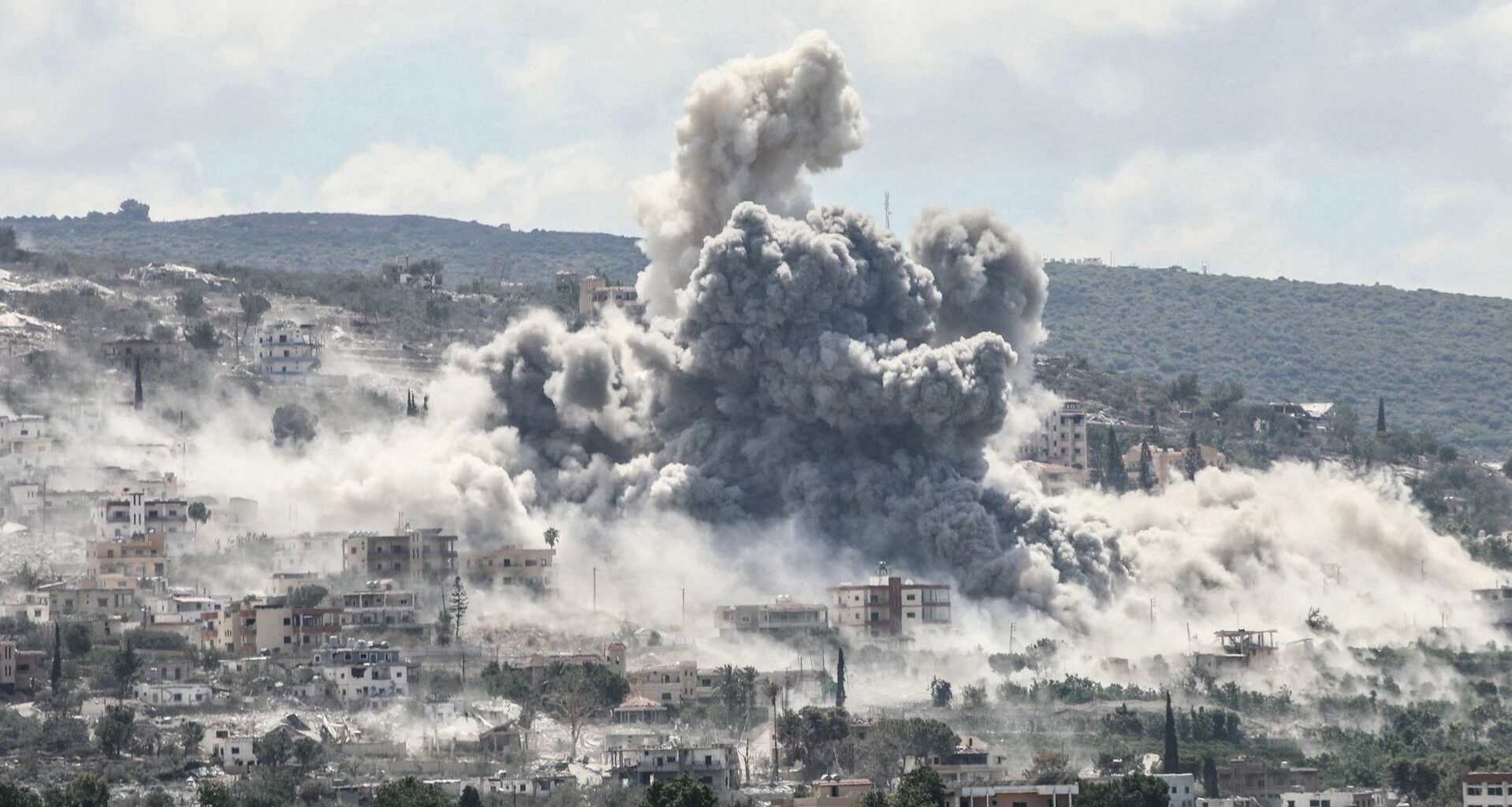 Israel bombards several towns in southern Lebanon | Israel attacks Lebanon