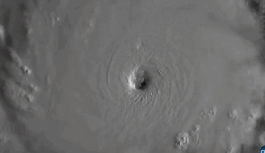 Hurricane Lowell poised to turn toward Hawaii, raising direct-hit threat