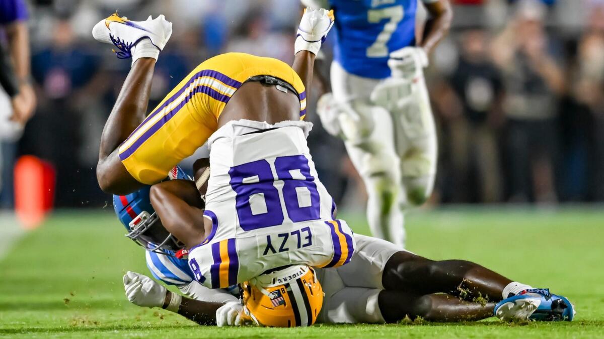 Coaches Poll top 25: LSU tumbles, Florida re-enters in Week 4 college football rankings