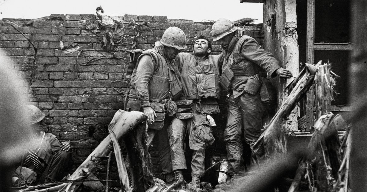 mccullin-wounded-marine-vietnam.jpg