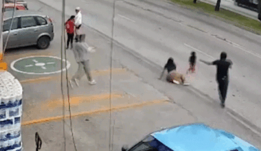 Supermarket manager in Mexico rescues toddler from oncoming traffic