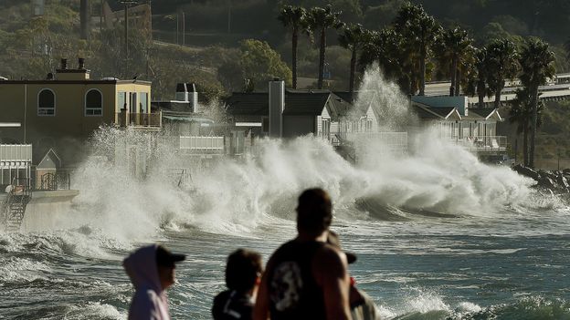 Two giant warming patterns are brewing in the Pacific and warping US weather - BBC