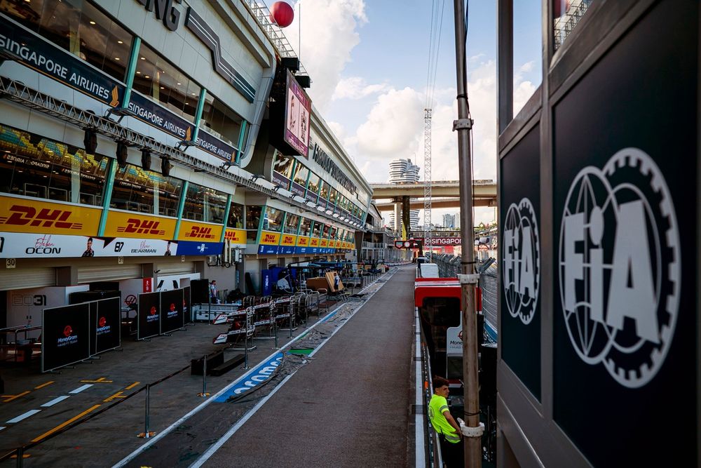 Pitlane atmosphere
