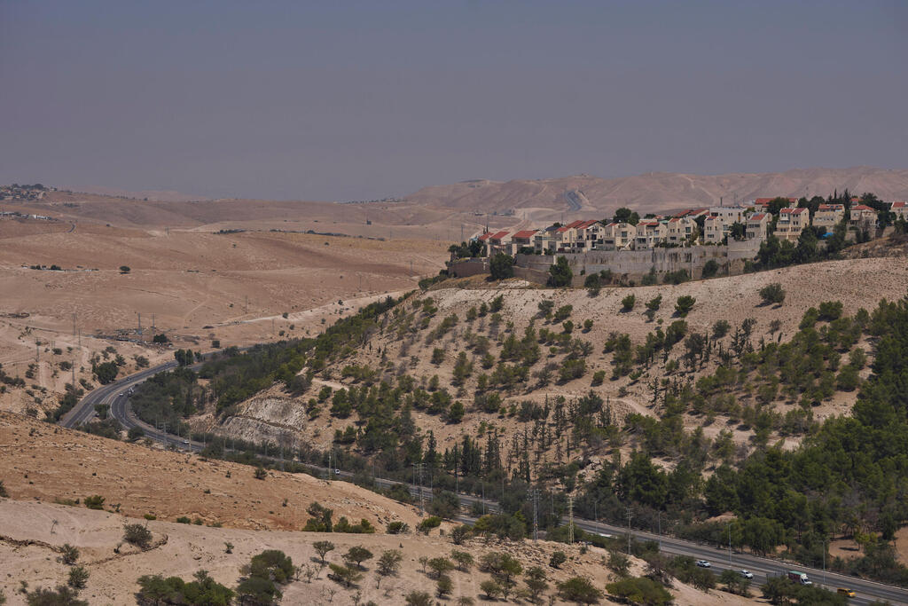 View of an area in the E1 zone near the settlement of Maale Adumim (Photo: Ohad Zwigenberg/AP) View of an area in the E1 zone near the settlement of Maale Adumim