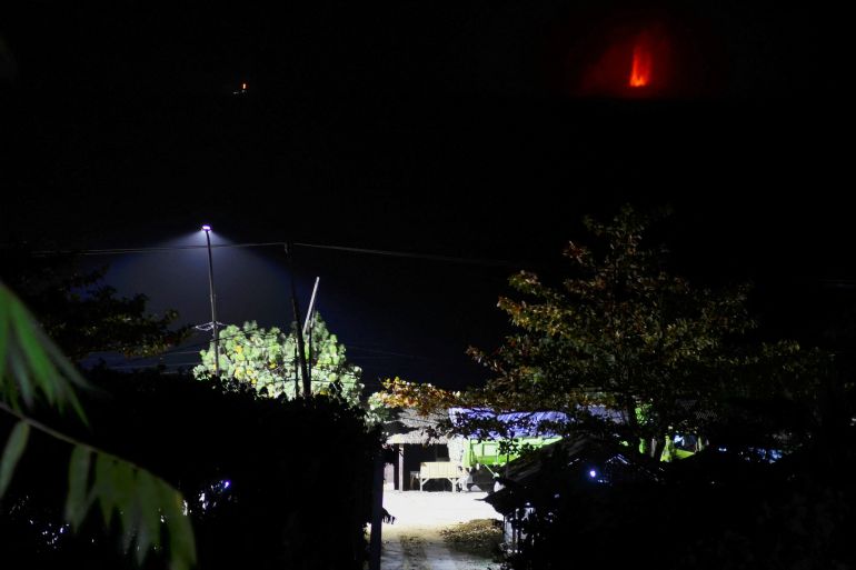 Mount Anak Krakatau volcano spews hot lava as seen from Pasauran village in Serang, Banten province, Indonesia, September 5, 2026. REUTERS/Rikardo