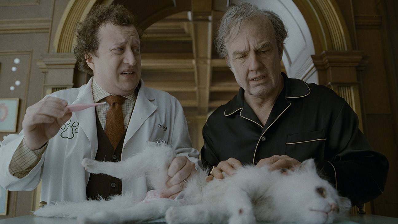 (L-r) Ross Hatt as Dr. Berg, Tom Cruise as Rockwell with Maggie The Cat in Warner Bros. Pictures and Legendary Pictures’ Digger, a Warner Bros. Pictures release.