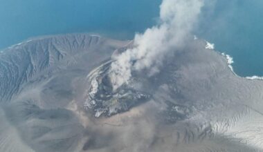 Indonesia volcano eruption cancels hundreds of flights in major airport hub