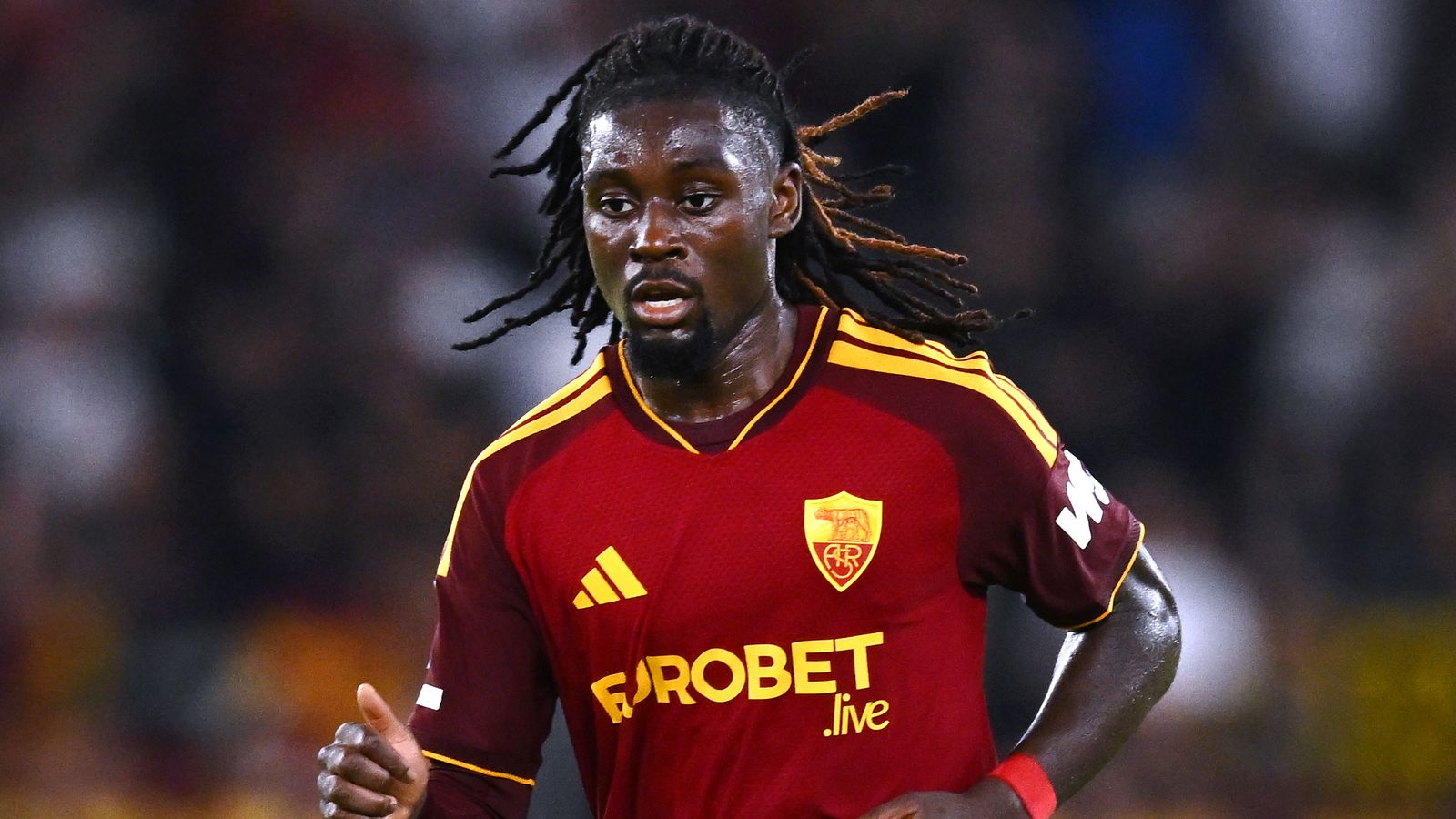 Chelsea have agreed a deal with Roma to sign midfielder Manu Kone