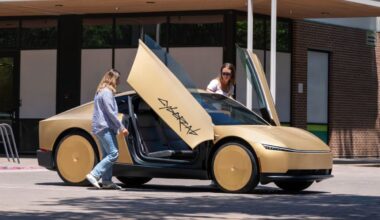 people getting into gold Cybercab