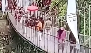 New Indonesian suspension bridge collapses, injuring dozens