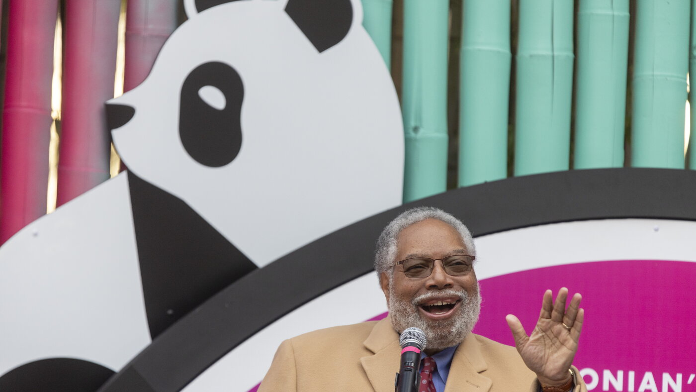 Smithsonian head announces resignation : NPR