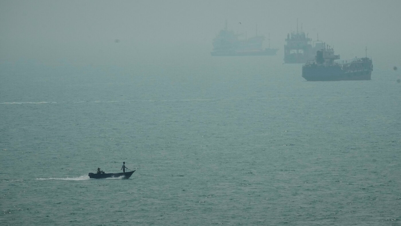 U.S. military destroys 5 Iranian oil tankers : NPR