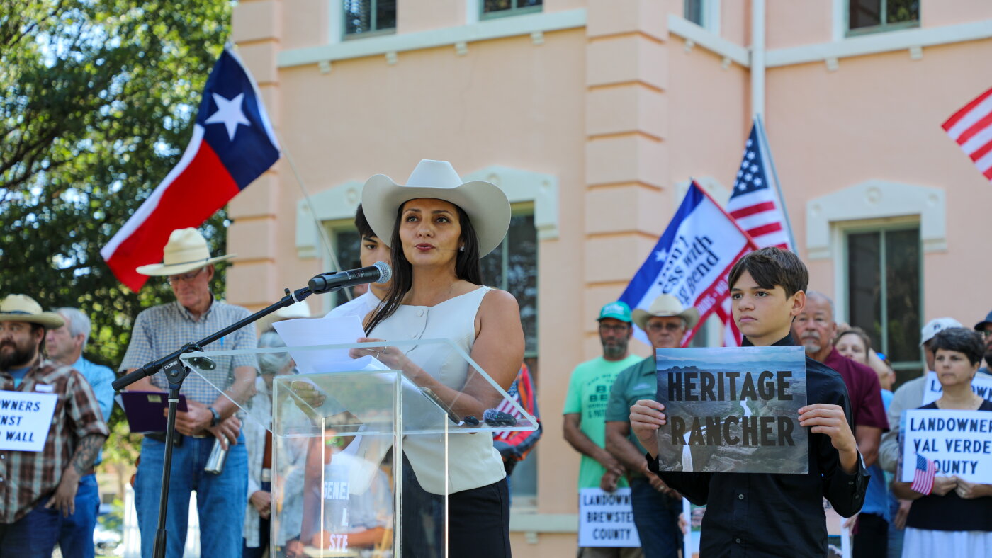 Texas landowners sue federal government over border wall plans : NPR