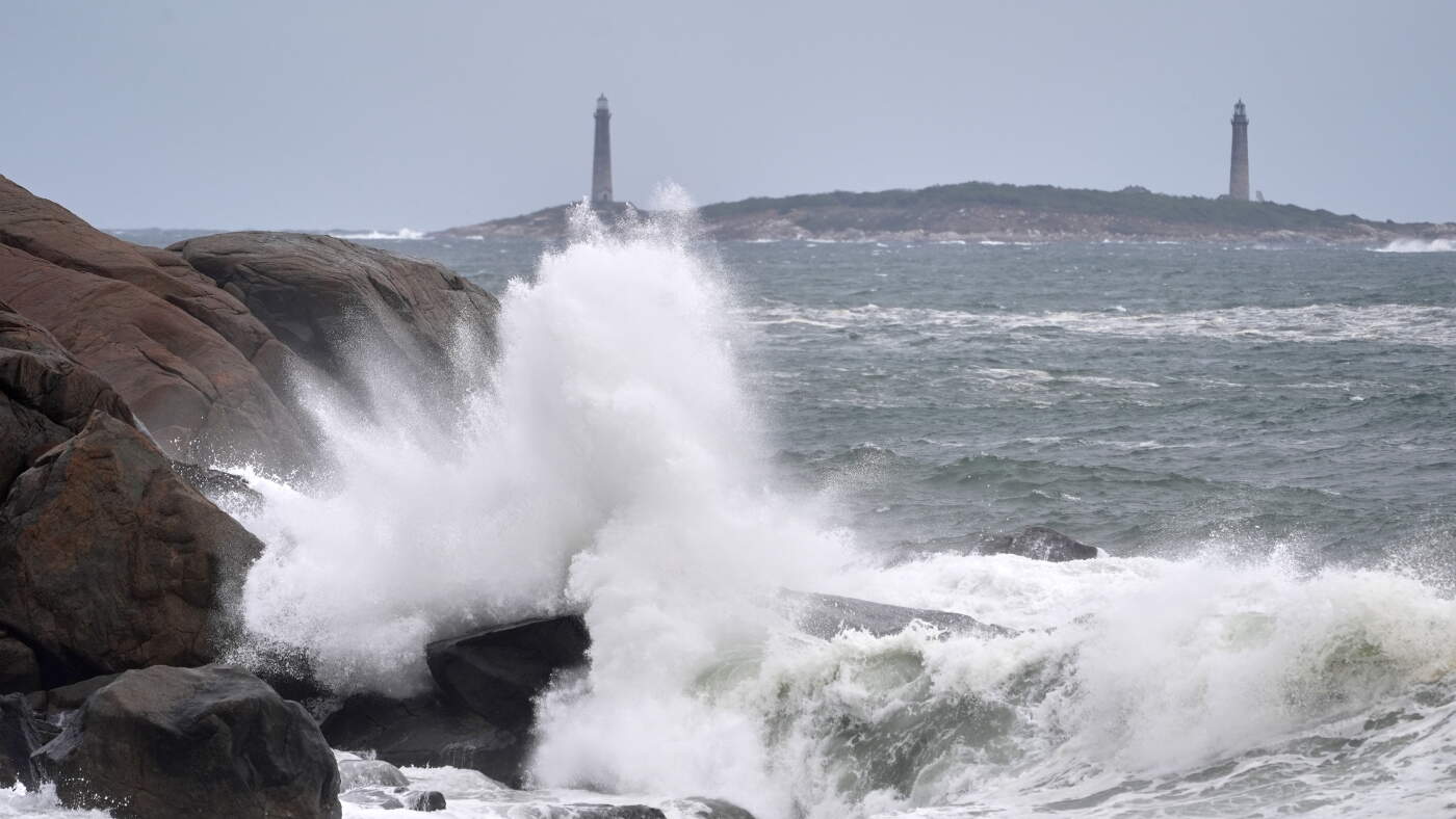 Roads flood in New Jersey, inundate some homes, as first major signs of nor'easter take shape : NPR