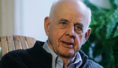Wendell Berry, Kentucky-born author who advocated a simpler life, has died at 92