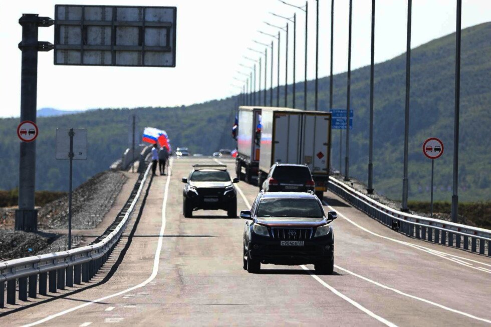 Russia and North Korea open first road link across border