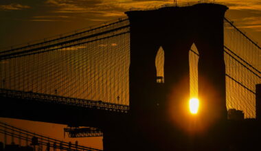 Police fatally shoot knife-wielding man on Brooklyn Bridge cables