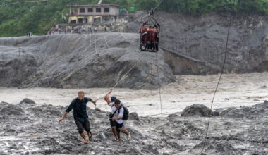 Survivors of Nepal floods rely on relief supplies and temporary river crossings