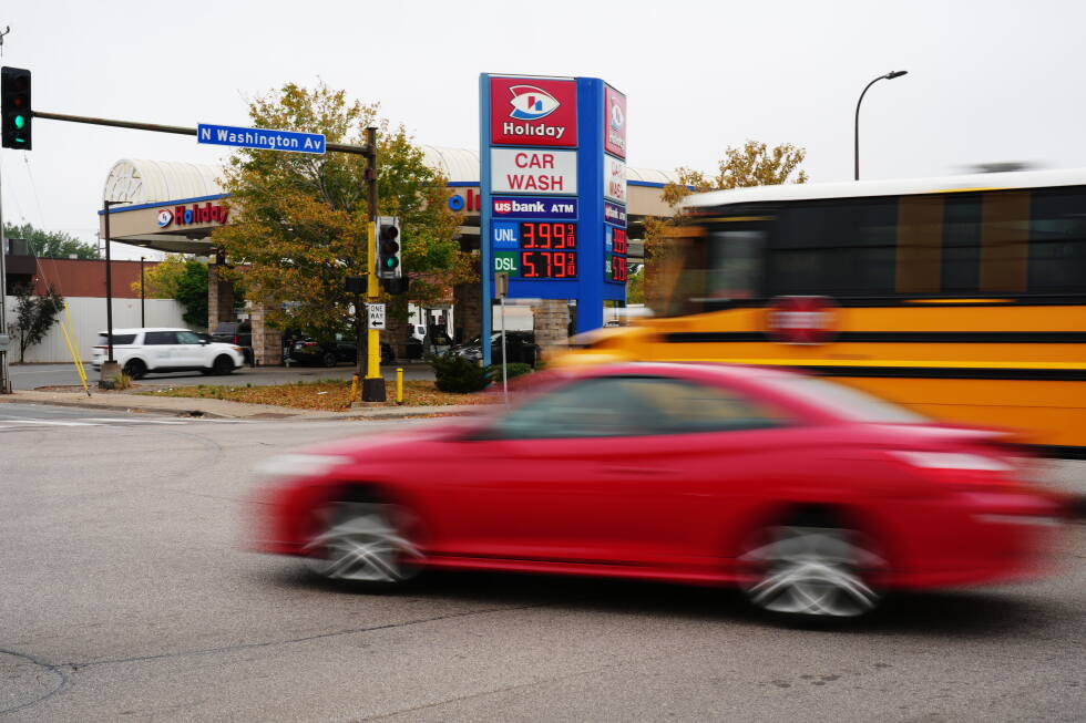 US fuel prices hit record high for Labor Day weekend