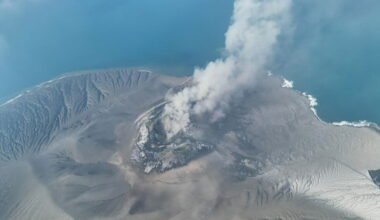 Anak Krakatau eruption eases but more flights are canceled in Indonesia