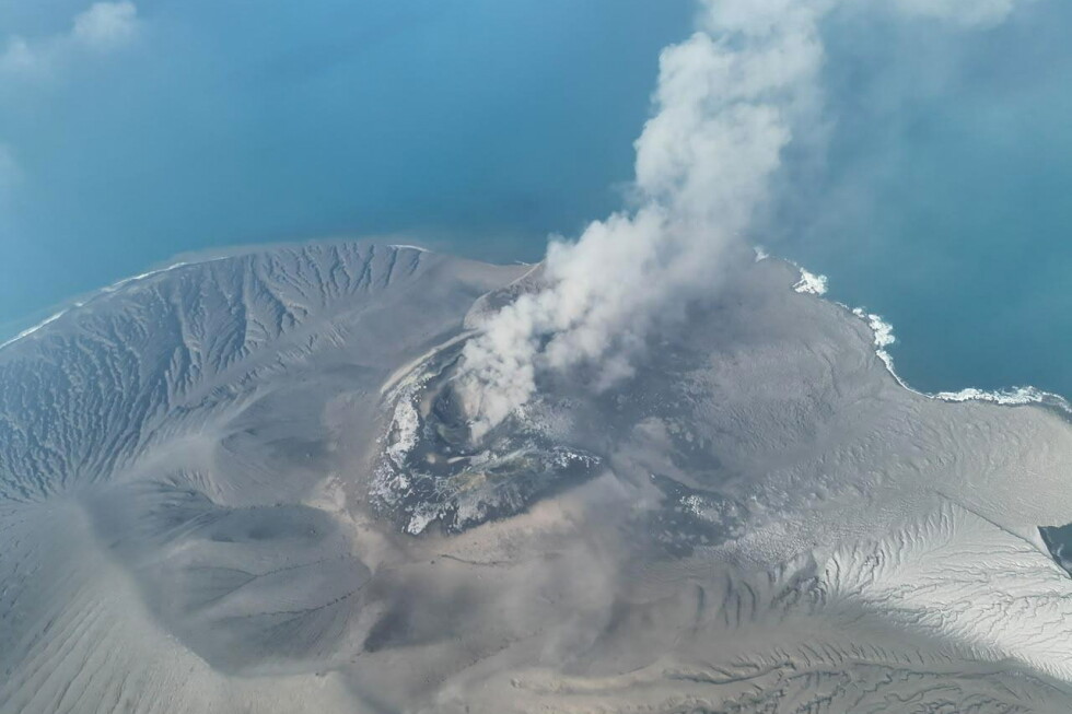 Anak Krakatau eruption eases but more flights are canceled in Indonesia