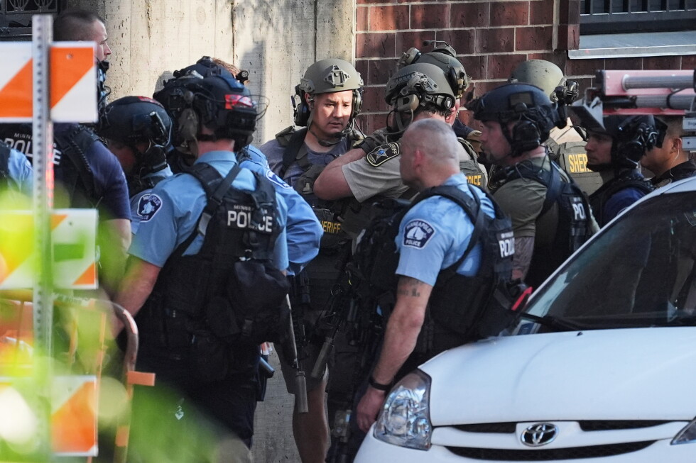 2 people killed, suspect dead in downtown Minneapolis shooting