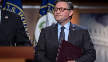 House passes short-term funding bill to avoid shutdown