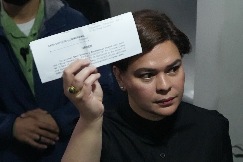 Philippines vice president posts bail in threats case