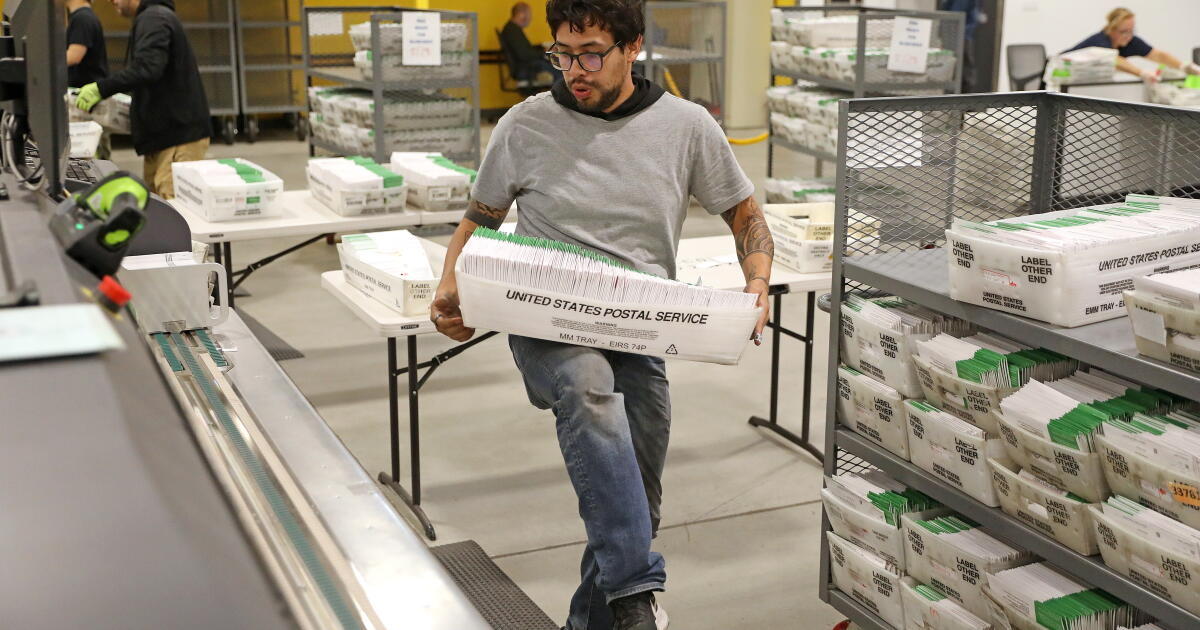 Judge again halts USPS mail ballot plan