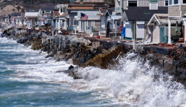 El Nino: California's plan to save homes could kill beaches