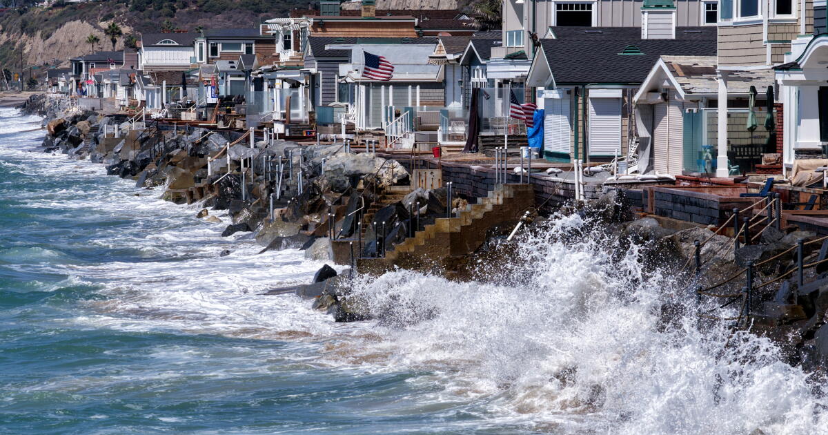 El Nino: California's plan to save homes could kill beaches