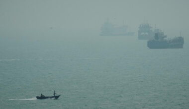 U.S. strikes Iranian tankers after more attempted missile attacks on Navy warship