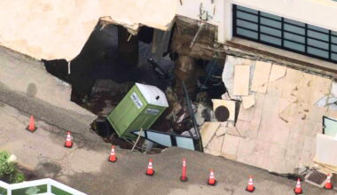 Malibu home issues evacuation orders as massive sinkhole opens