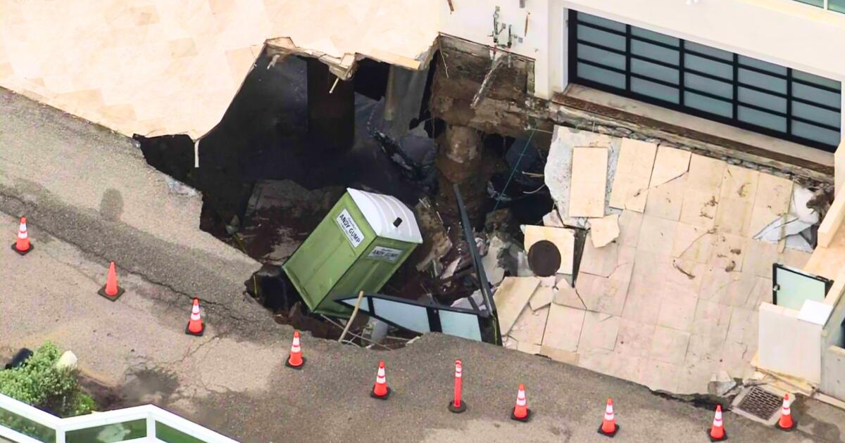 Malibu home issues evacuation orders as massive sinkhole opens