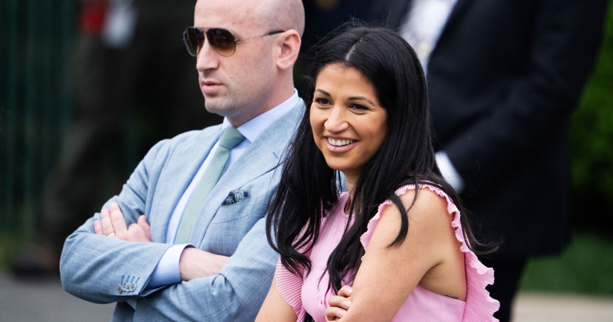 2 FBI agents ousted over probe into alleged harassment of wife of Trump adviser