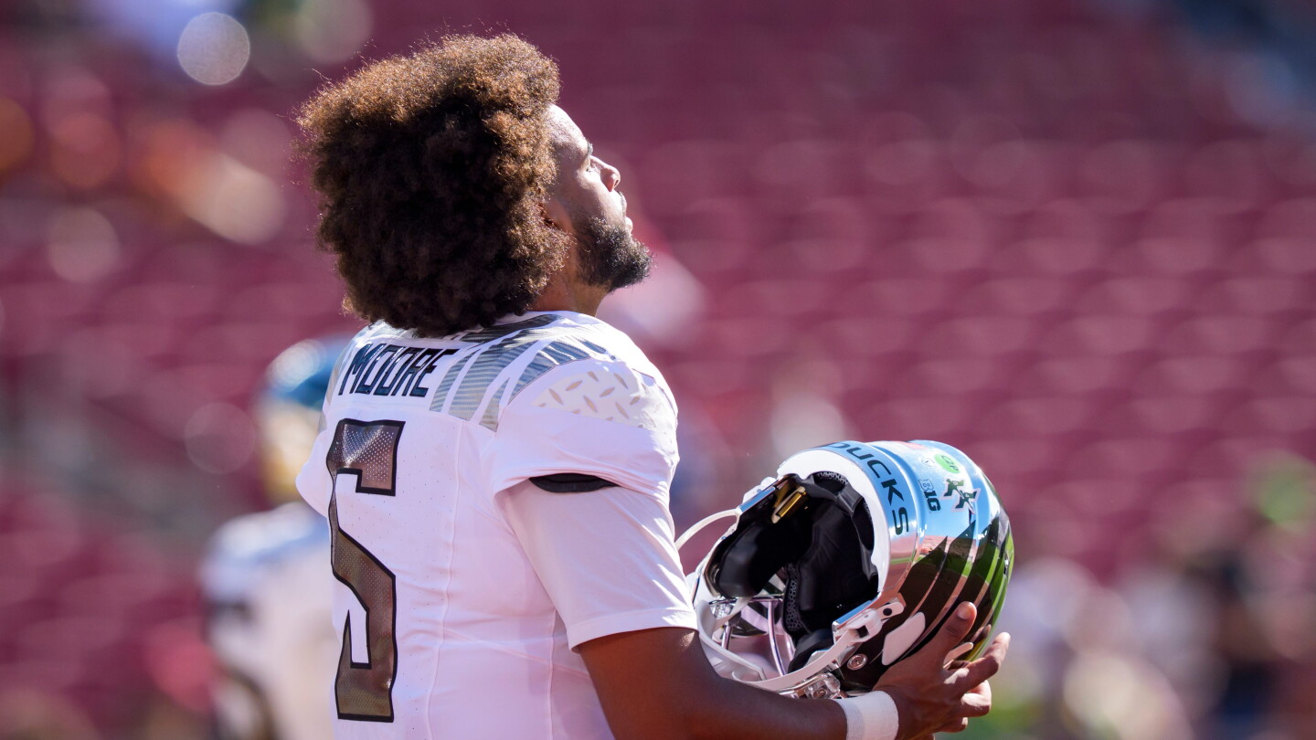 Dante Moore knocked out with brutal hit to the head while sliding