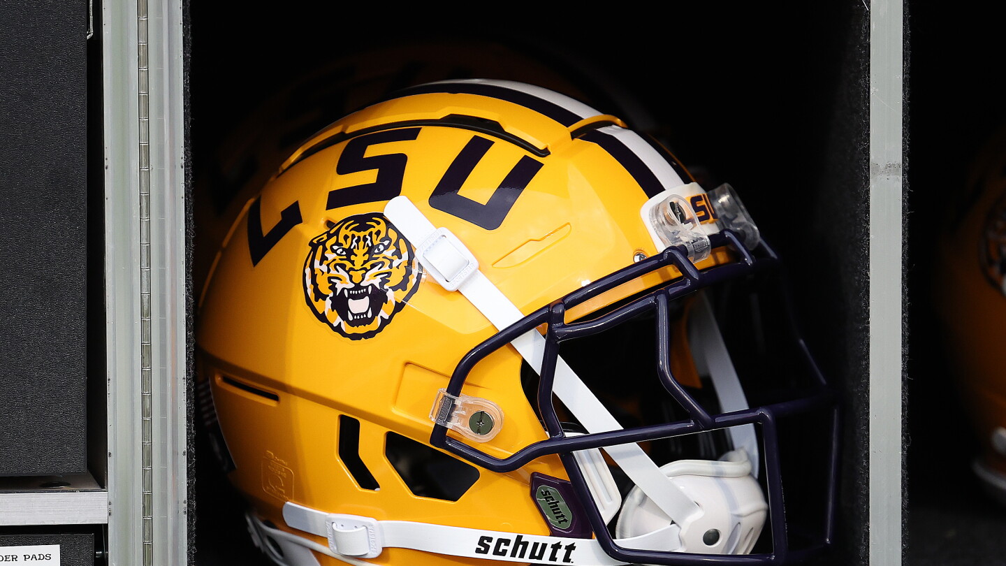 LSU president confirms program will not roster Dae’Quan Wright, Zxavian Harris