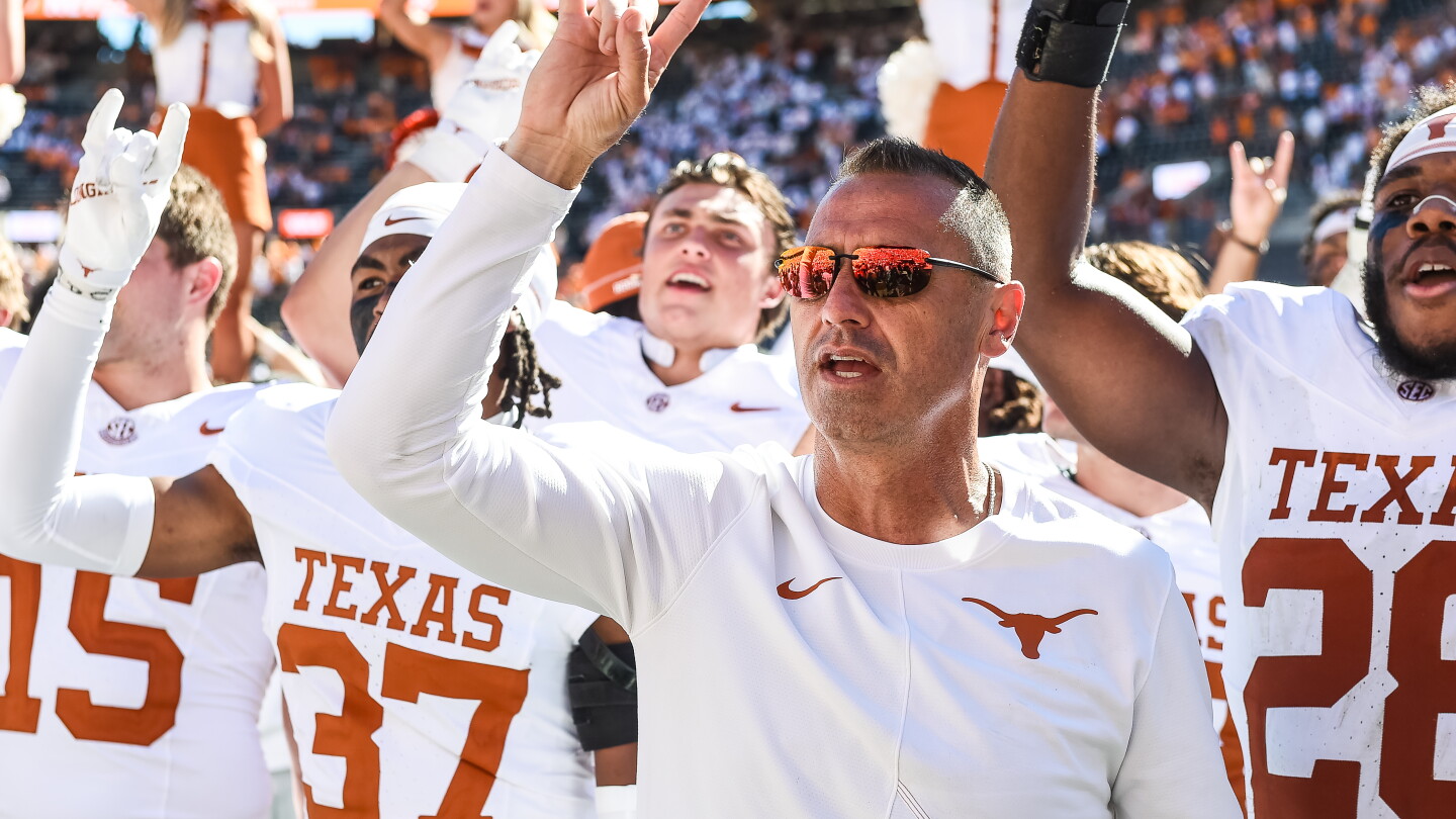 Steve Sarkisian blames "society" for Colin Simmons's bizarre unsportsmanlike conduct foul
