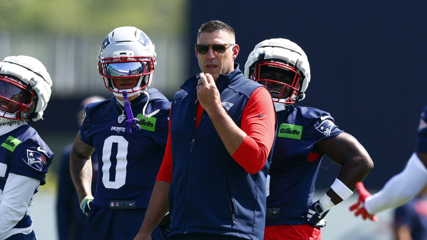 Mike Vrabel wants to be involved in resolving Christian Gonzalez situation