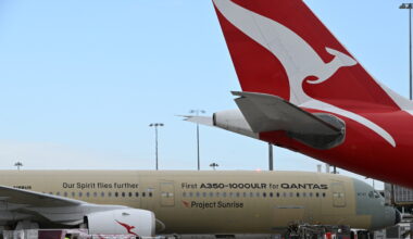 49ers land in Melbourne ahead of next week's game vs. Rams