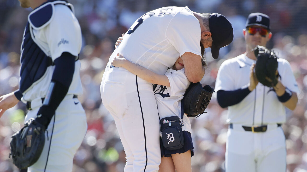 Verlander walks off mound for final time after legendary