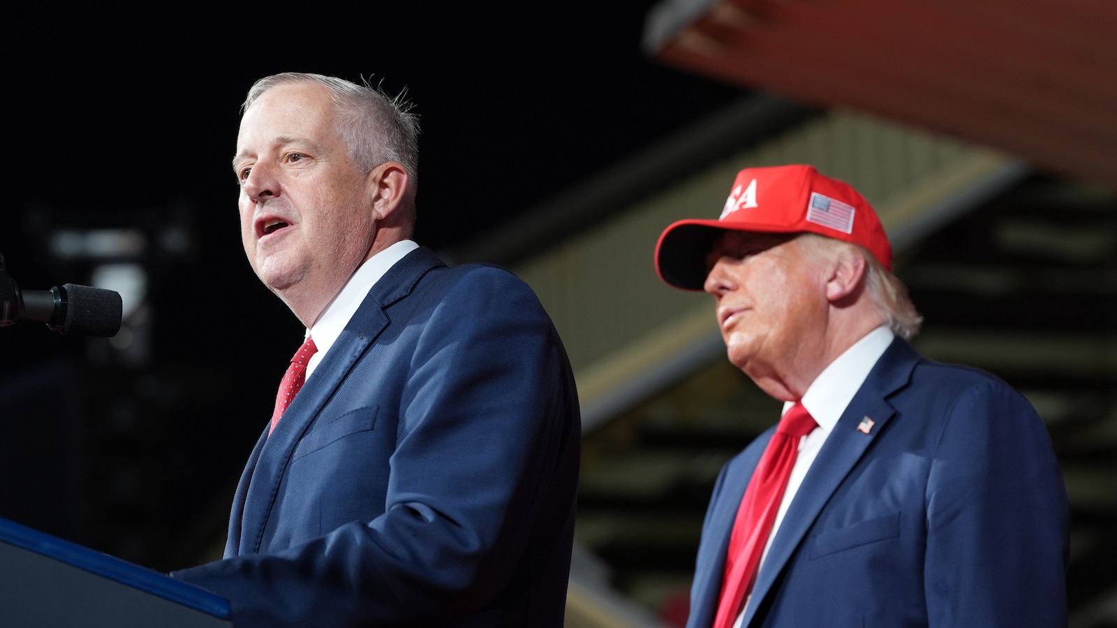 Trump pushes his $5,000 'dividend' pledge. Republican candidates, not as much