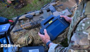 Soldiers from 16 Air Assault Brigade (16 Air Asslt Bde) set up and fly their military drones after jumping from a Royal Air Force (RAF) A400M transport aircraft onto Salisbury Plain at Copehill Down training facility on March 30, 2026 near Warminster, England.