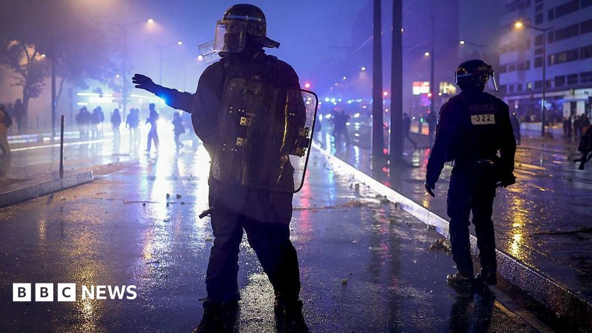 French protests: Almost 1,000 arrested, Laurent Nuñez says, as clashes erupt